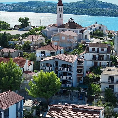 Apartmani Stanic Seget Vranjica Buitenkant foto