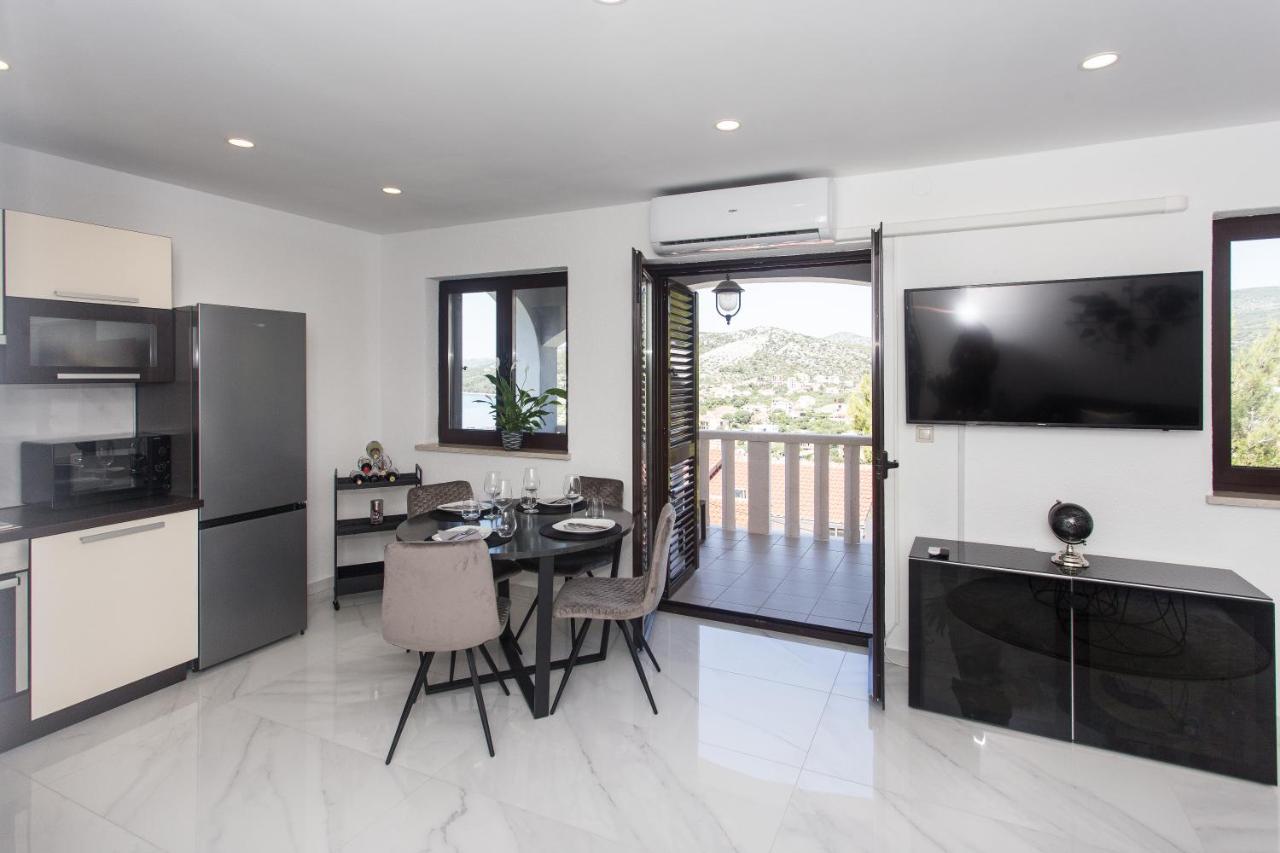 Apartmani Stanic Seget Vranjica Buitenkant foto