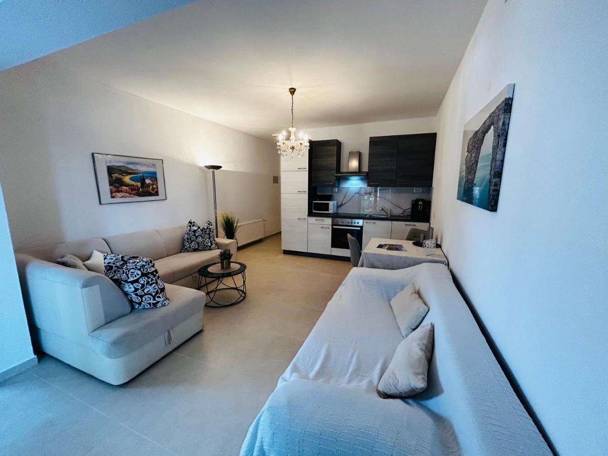 Apartmani Stanic Seget Vranjica Buitenkant foto