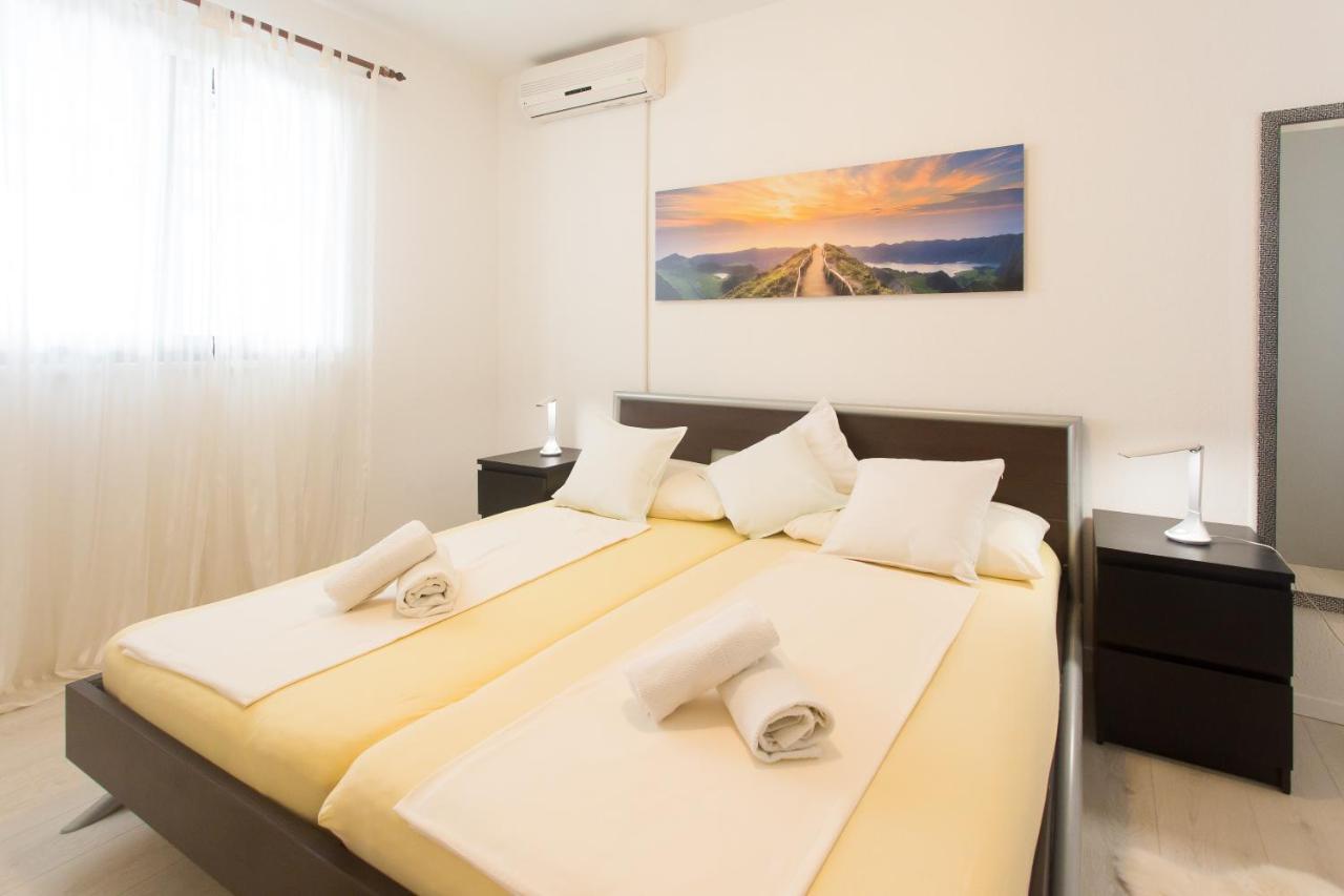 Apartmani Stanic Seget Vranjica Buitenkant foto