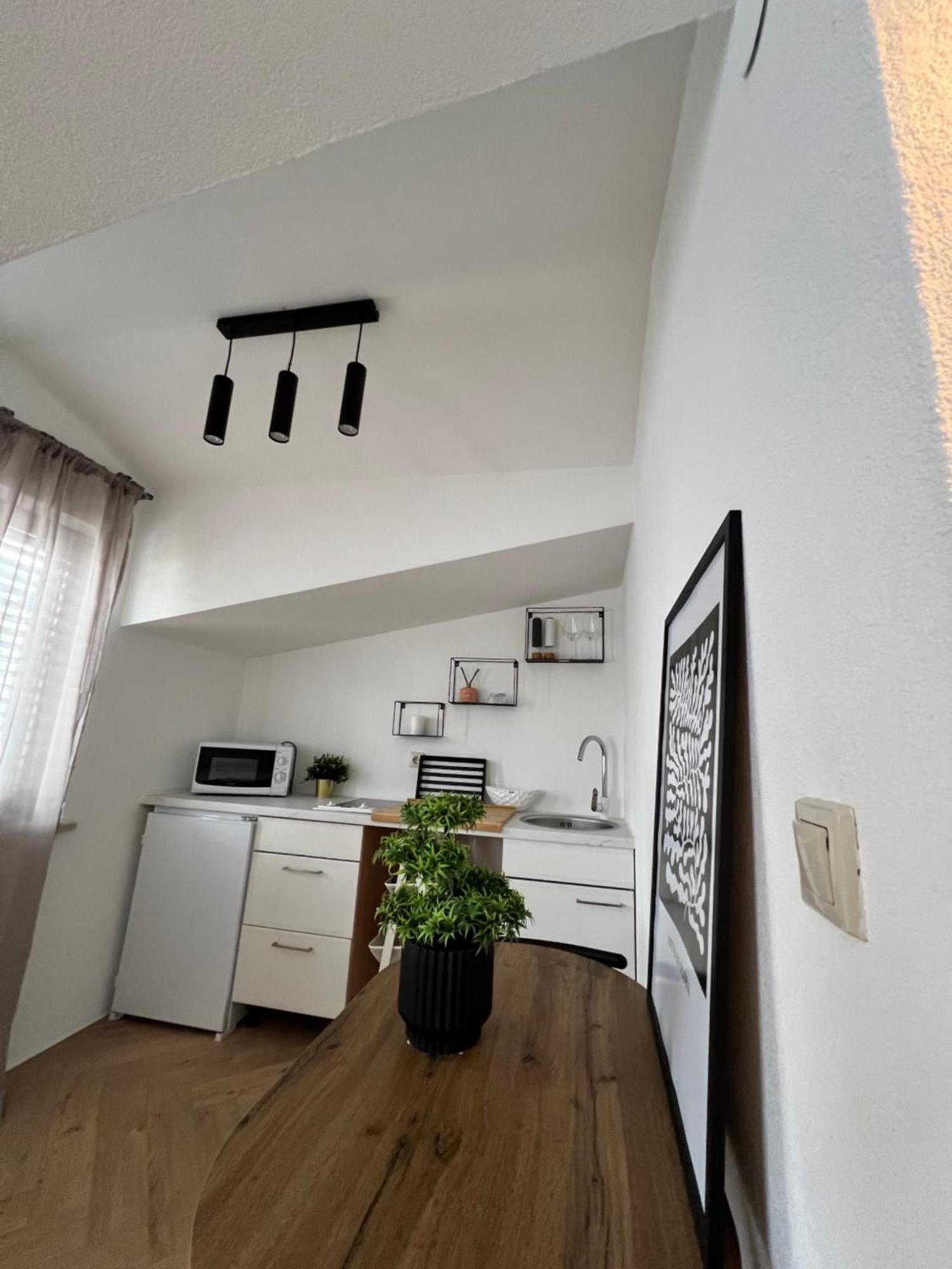 Apartmani Stanic Seget Vranjica Buitenkant foto