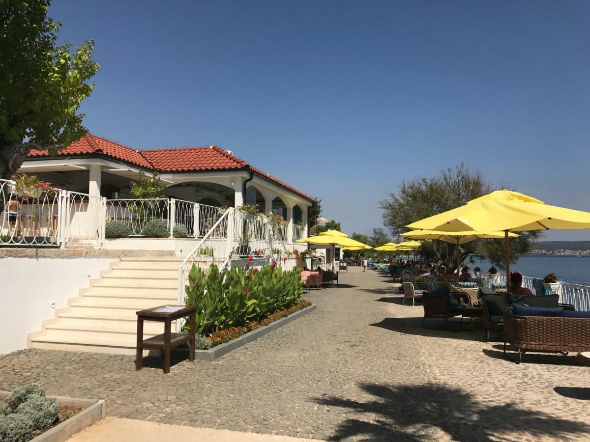 Apartmani Stanic Seget Vranjica Buitenkant foto